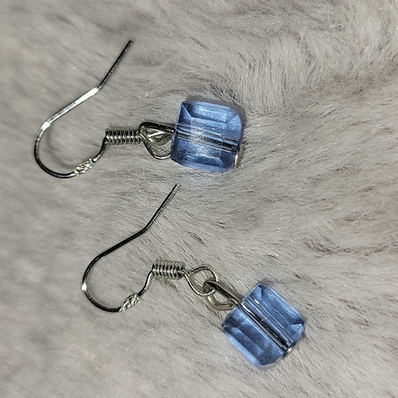 2 pairs of fish hook earrings worn once LIKE NEW - Picture 2 of 5